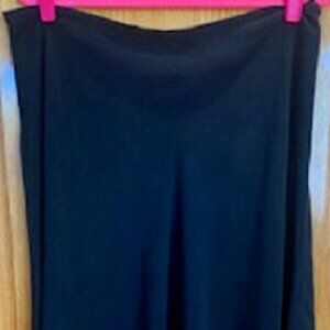 NWOT Women R2R 100% Silk A-Line Black Skirt Side Zip Below Knee Sz: 18